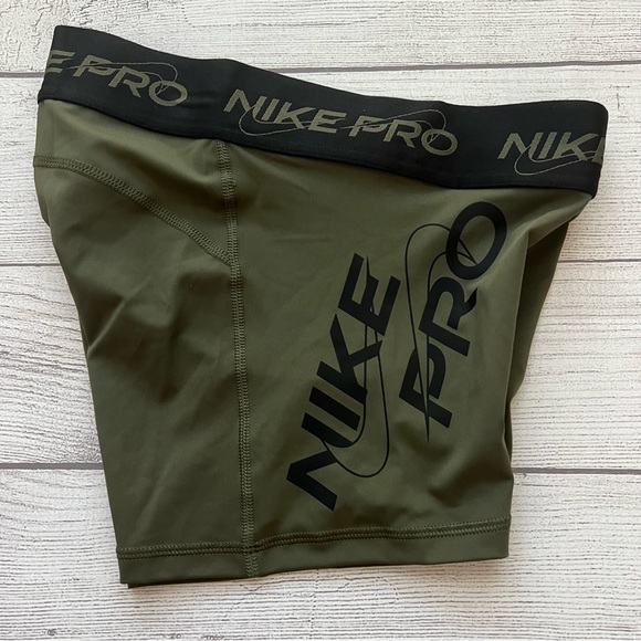 Nike Pants - Nike Women's Pro Dri-FIT Mid-Rise 3" Graphic Training Shorts Size Small